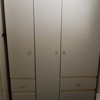 Mobile e specchio per il bagno 