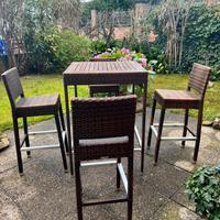 Tavolo e Sgabelli per Esterno