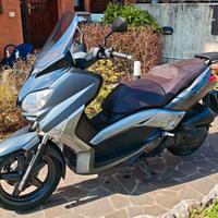 YAMAHA X-MAX 125