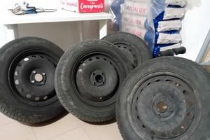 Gomme e cerchi 185 65 15 Yokohama