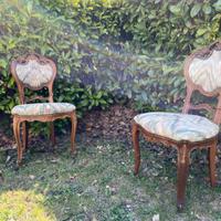 Coppia di sedie antiche intagliate, eleganti