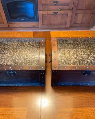 Coppia di bauli in legno stile etnico/ vintage.