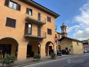 Negozio Locale commerciale con vetrine