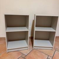 Coppia di comodini in legno chiaro