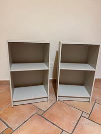 Coppia di comodini in legno chiaro