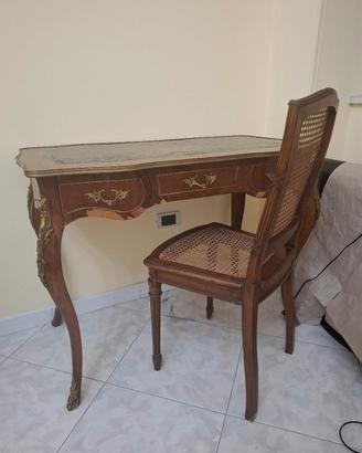 scrivania con sedia
