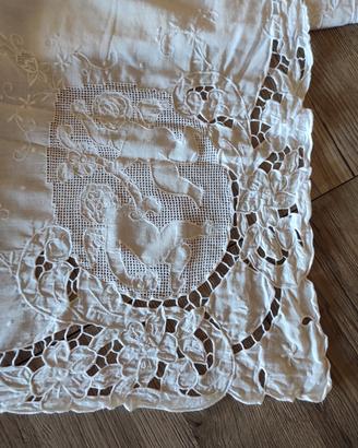 LENZUOLO MATRIMONIALE RICAMATO 