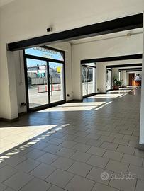 Negozio locale commerciale