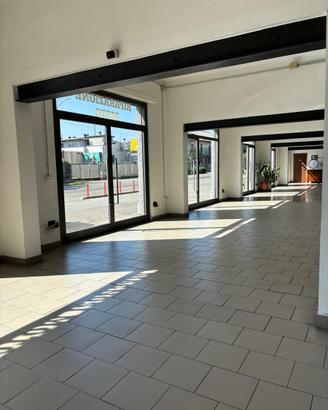 Negozio locale commerciale