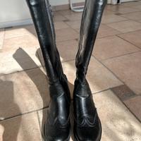 Stivali N 37 Neri con cerniera laterale.