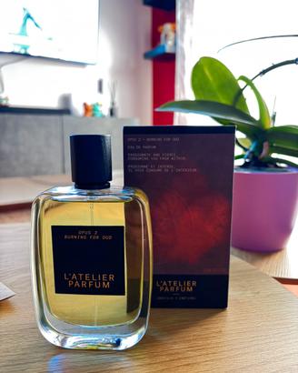 Opus 2 burning for oud di l’atelier parfum