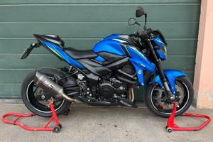 Suzuki Gsx-s 750 yugen carbon A2