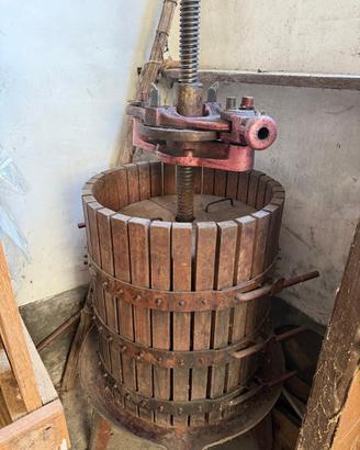 Torchio antico per uva in legno e ferro-originale