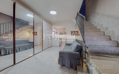 Villa a Schiera a Fiumicino Via Sedilo 5 locali