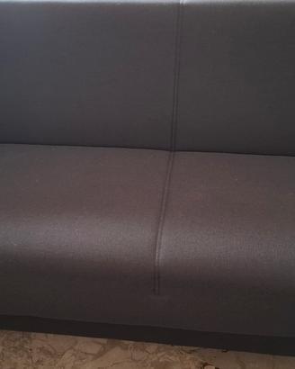 2 divani a 3 posti che in un clic clac diventano l