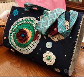 Borsa in feltro con centrini e bottoni