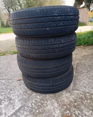 4 pneumatici Nexen 82T