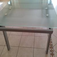 Tavolo in vetro