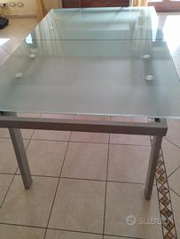 Tavolo in vetro