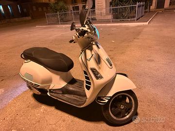 Vespa 300 GTS Super