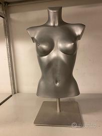 Coppia manichini uomo/donna con asta