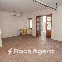 LOCALE COMMERCIALE FRONTE STRADA CENTRO STORICO