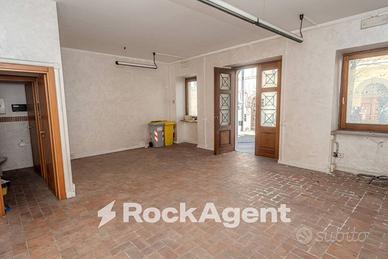 LOCALE COMMERCIALE FRONTE STRADA CENTRO STORICO