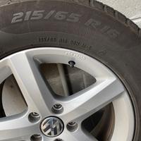 Cerchi in lega con gomme invernali Tiguan