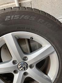 Cerchi in lega con gomme invernali Tiguan
