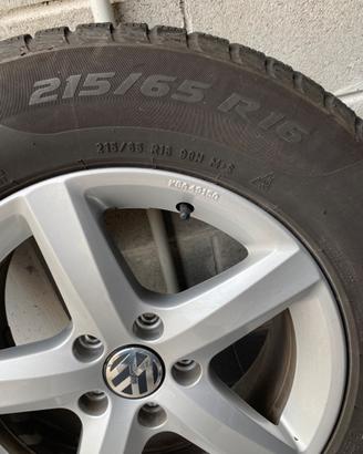 Cerchi in lega con gomme invernali Tiguan