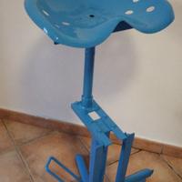 Sgabello con sedile di trattore  vintage