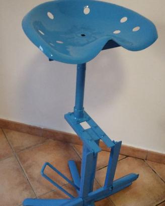 Sgabello con sedile di trattore  vintage