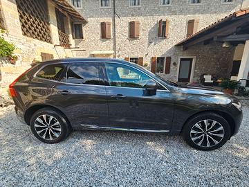 VOLVO XC60 B4 Inscription pari al nuovo