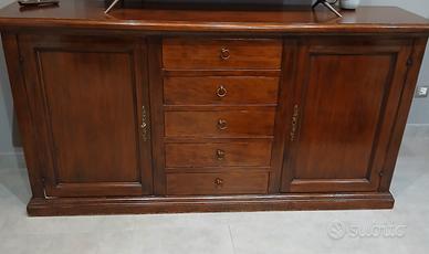 credenza in legno vecchio