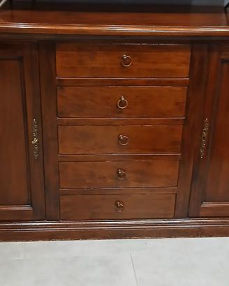 credenza in legno vecchio
