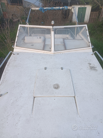 Barca motore carrello