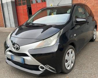 Toyota Aygo 1.0 VVT-i 69 CV 5 porte x-cool MMT