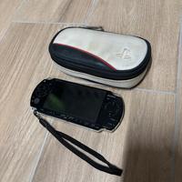 PSP Slim 2004 + custodia + memory stick