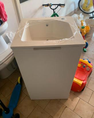 Lavatoio per bagno di servizio