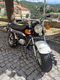 Suzuki R90