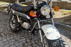 Suzuki R90