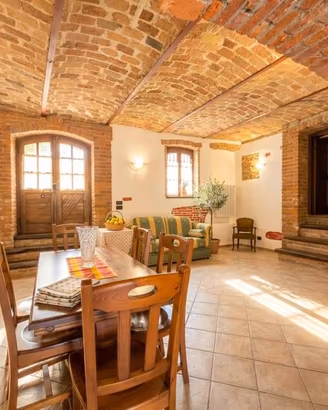 Rustico / Casale di 528 m² con più di 5 locali e b