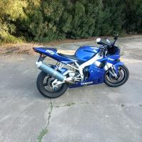 YAMAHA R1