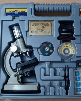 Valigetta con Microscopio in metallo + Accessori