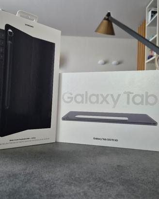 Galaxy Tab S10 FE 5G + Book Cover Keyboard Slim