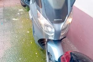 scooter silver wing 150