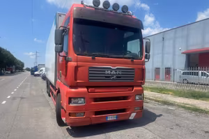 CAMION TRE ASSI MAN CON FRIGO