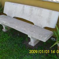 Panchina in cemento bianco