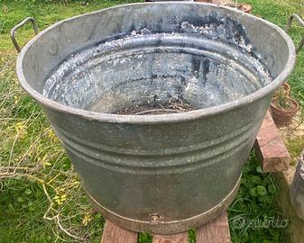 Antica vasca da bagno e da bucato