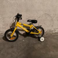 Bici a pedali e rotelle